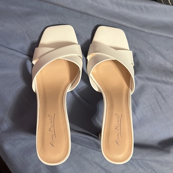 New, unworn heels with box included! Size 8 1/2! - Picture 3 of 5